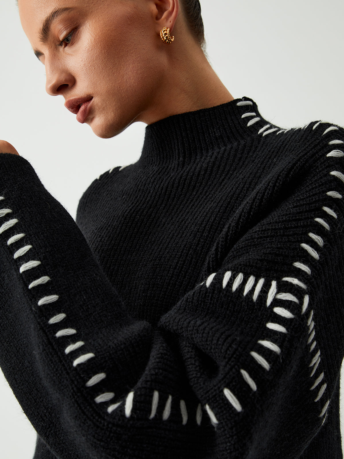 Sweater | Loose-Fit Design | Contrast Stitching | For Work, Casual Days and Minimalist Looks