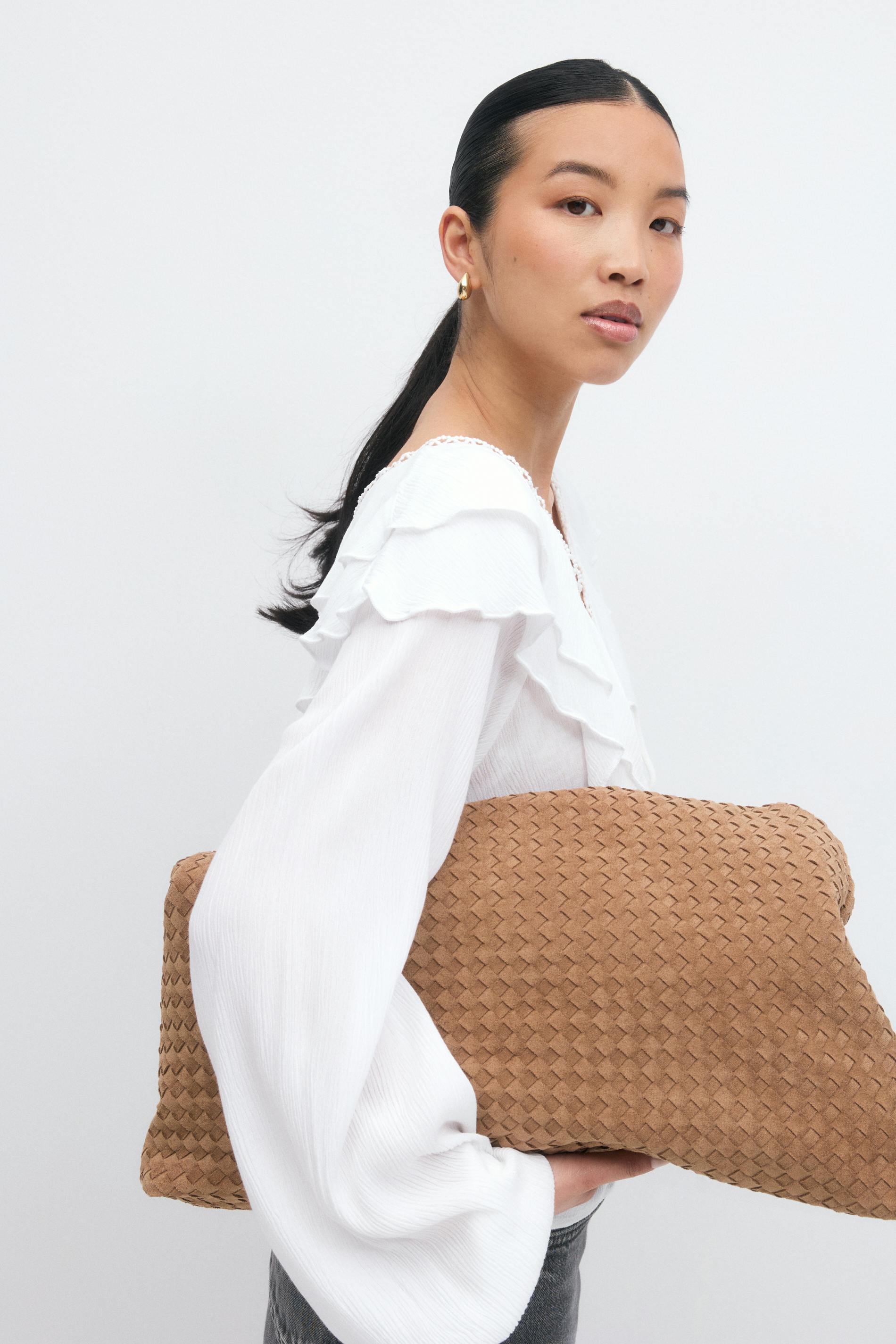 Xynae Oversized Woven Clutch